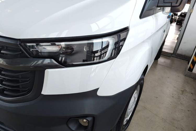 Used Ford Transit 2023 2.0T Diesel Manual Multifunction Commercial Vehicle Mid-axle Mid-roof 5/6 Seats Left Front Headlight