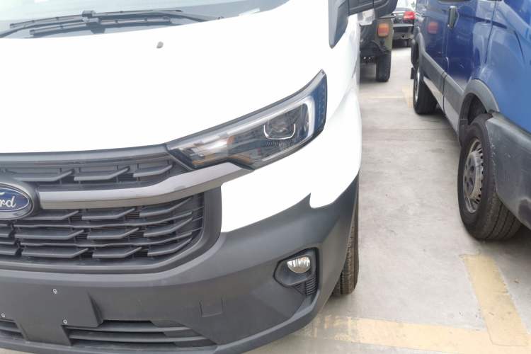 Used Ford Transit 2023 2.0T Diesel Manual Multifunction Commercial Vehicle Mid-axle Mid-roof 5/6 Seats Left Front Headlight