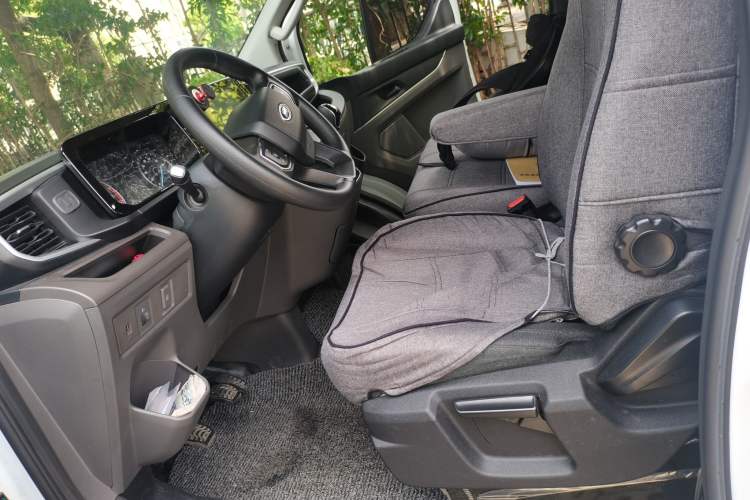 Used Ford Transit 2023 2.0T Diesel Manual Multifunction Commercial Vehicle Mid-axle Low-Roof Design 5/6 Seats Left Front Seat