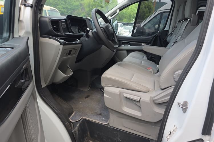 Used Ford Transit 2023 2.0T Diesel Automatic Commercial & Travel Version Mid-axle Medium Roof – Available in 10/11/12-Seater Configurations Left Front Seat