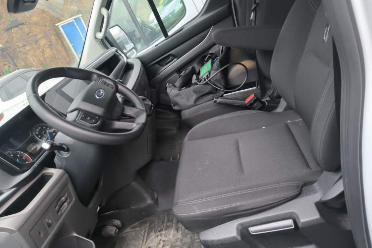 Used Ford Transit 2023 2.0T Gasoline Manual Multifunction Commercial Vehicle Short Wheelbase Low Roof 5/6 Seats Left Front Seat