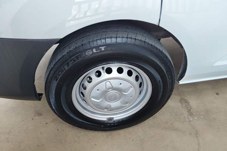 Used Ford Transit 2023 2.0T Diesel Manual Multifunction Commercial Vehicle Mid-axle Mid-roof 5/6 Seats Left Front Wheel Hub