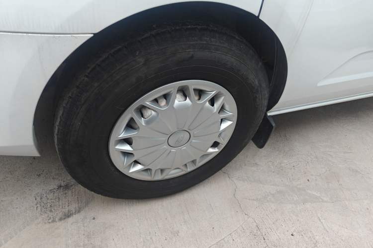 Used Ford Transit 2023 2.0T Diesel Automatic Commercial & Travel Version Mid-axle Low-roof Design 7/8/9-Seater Left Front Wheel Hub