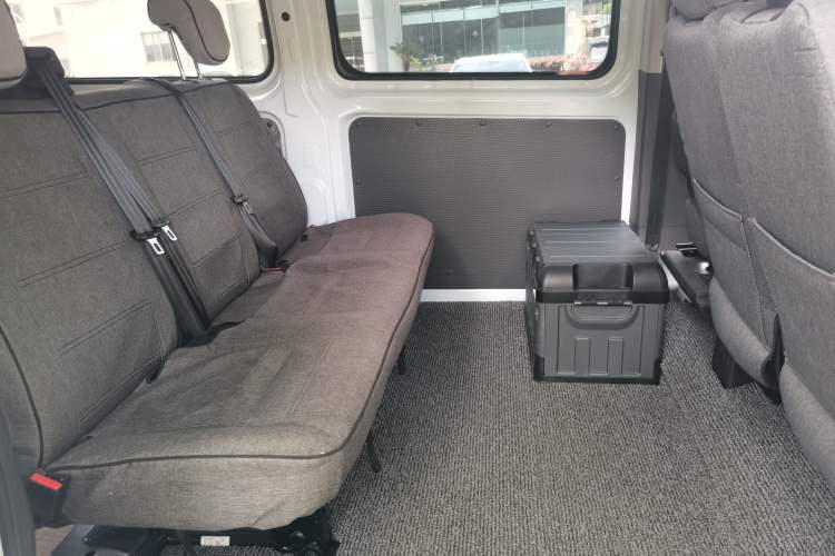 Used Ford Transit 2023 2.0T Diesel Manual Multifunction Commercial Vehicle Mid-axle Low-Roof Design 5/6 Seats Left Rear Seat