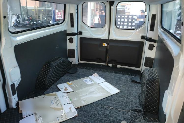 Used Ford Transit 2023 2.0T Diesel Automatic Multi-Function Commercial Vehicle Mid-Axle Low-Roof Design 5/6 Seats Left Rear Seat