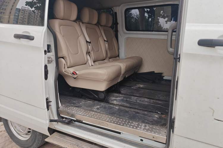 Used Ford Transit 2023 2.0T Diesel Automatic Multi-Function Commercial Vehicle Short Wheelbase Low Roof 5/6 Seats Left Rear Seat