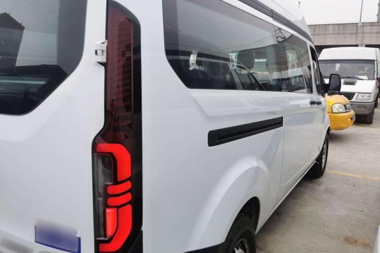 Used Ford Transit 2023 2.0T Diesel Manual Multifunction Commercial Vehicle Mid-axle Mid-roof 5/6 Seats Left Side