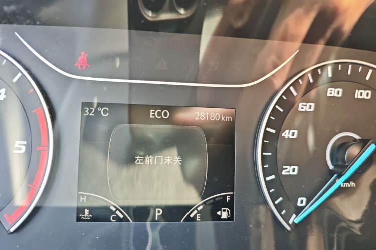 Used Ford Transit 2023 2.0T Diesel Automatic Multi-Function Commercial Vehicle Short Wheelbase Low Roof 5/6 Seats Odometer Close Up