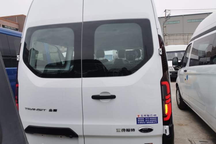 Used Ford Transit 2023 2.0T Diesel Manual Multifunction Commercial Vehicle Mid-axle Mid-roof 5/6 Seats Rear