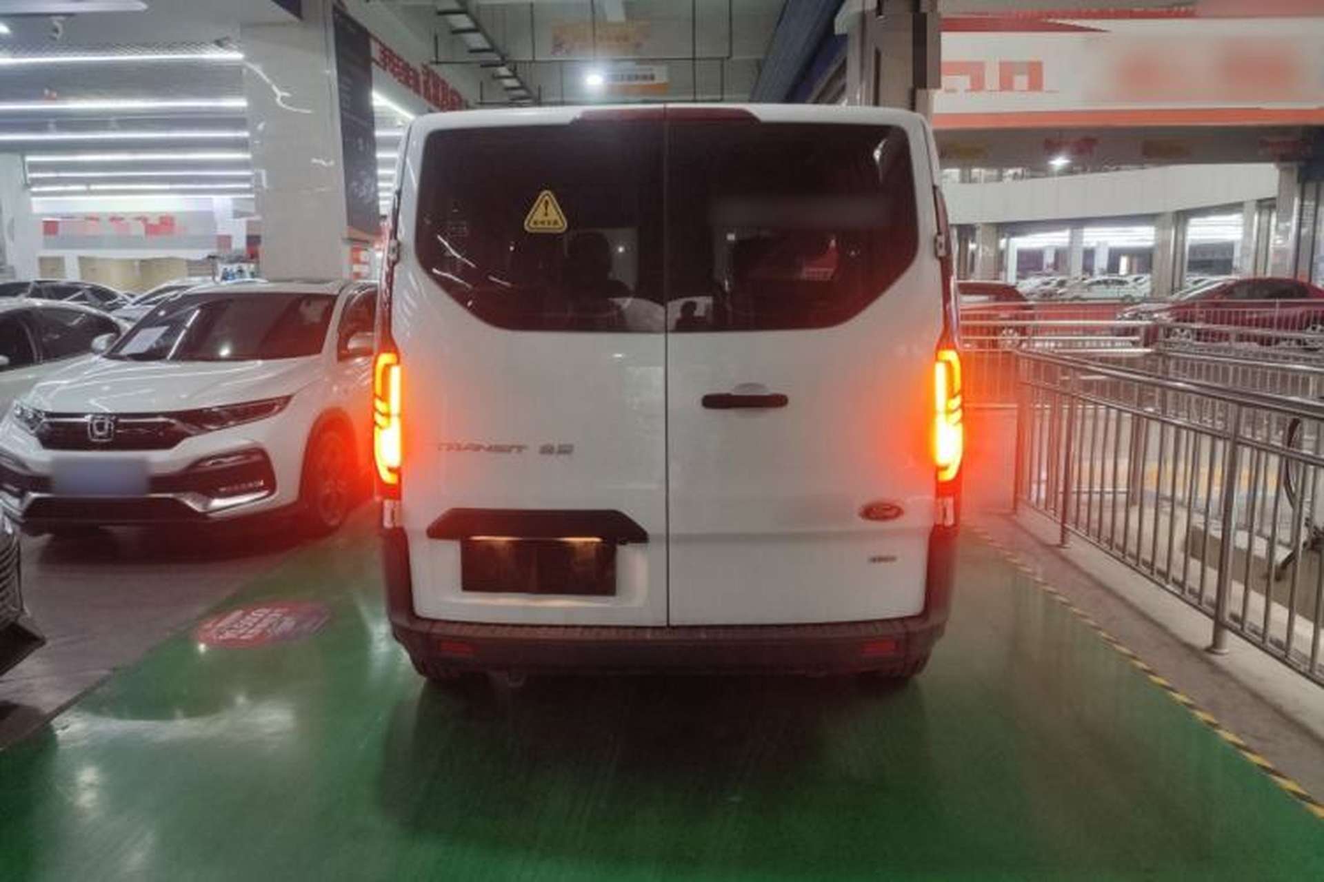 Used Ford Transit 2023 2.0T Diesel Automatic Multi-Function Commercial Vehicle Mid-Axle Low-Roof Design 5/6 Seats Rear