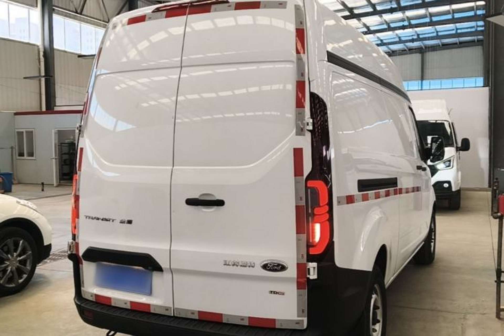 Used Ford Transit 2023 2.0T Diesel Manual Van Mid-Chassis Mid-Roof 2/3 Seats Rear Right 45 Deg