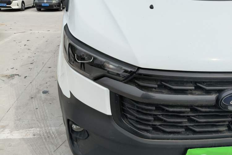 Used Ford Transit 2023 2.0T Gasoline Manual Multifunction Commercial Vehicle Short Wheelbase Low Roof 5/6 Seats Right Front Headlight