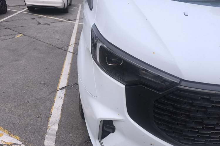 Used Ford Transit 2023 2.0T Diesel Automatic Commercial & Travel Model Mid-axle Medium Roof 7/8/9-Seater Right Front Headlight