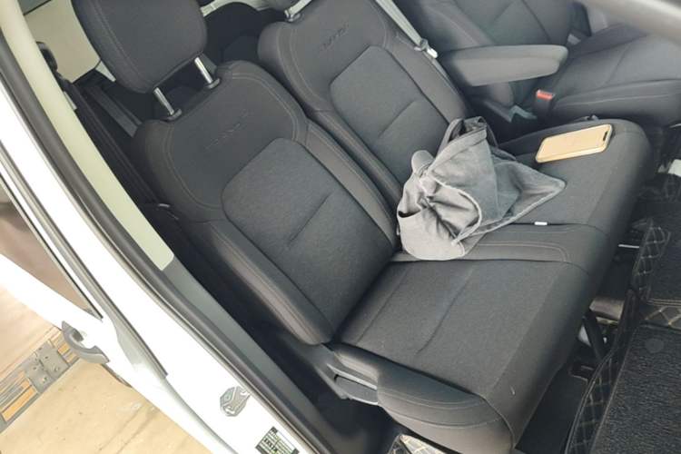 Used Ford Transit 2023 2.0T Diesel Manual Multifunction Commercial Vehicle Mid-axle Mid-roof 5/6 Seats Right Front Seat