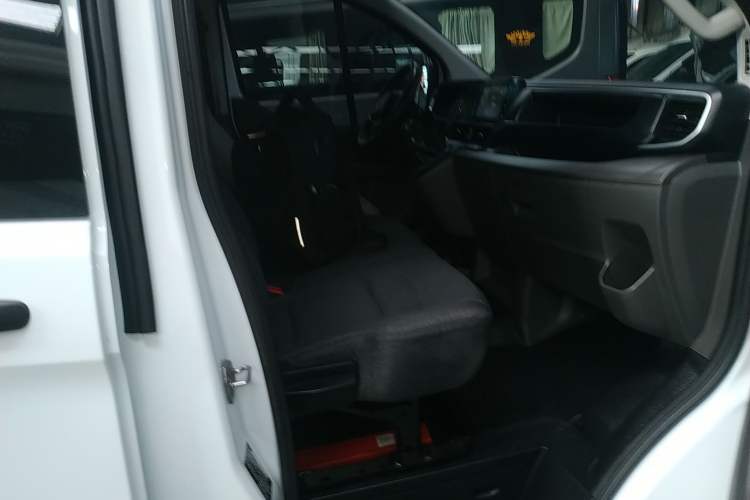 Used Ford Transit 2023 2.0T Diesel Manual Multifunction Commercial Vehicle Short Wheelbase Low Roof 5/6 Seats Right Front Seat