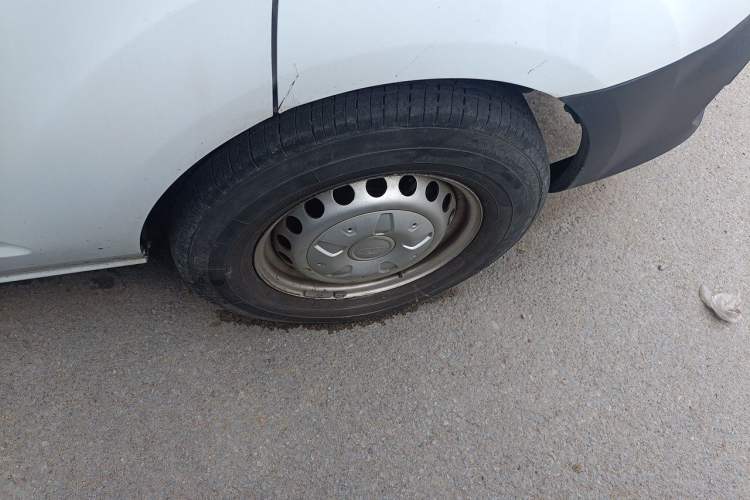 Used Ford Transit  Right Front Wheel Hub