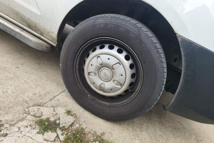 Used Ford Transit  Right Front Wheel Hub
