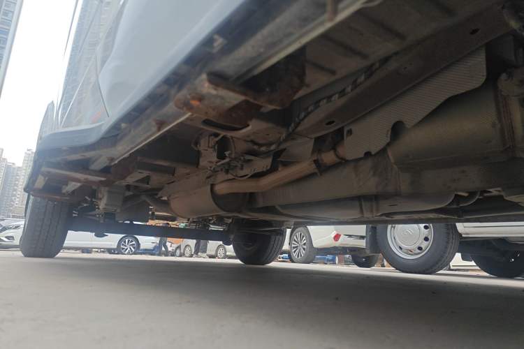 Used Ford Transit 2023 2.0T Diesel Automatic Commercial & Travel Version Mid-axle Low-roof Design 7/8/9-Seater Right Side Sill