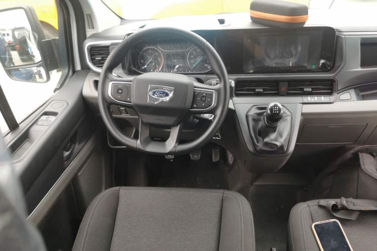 Used Ford Transit 2023 2.0T Diesel Manual Multifunction Commercial Vehicle Mid-axle Mid-roof 5/6 Seats Steering Wheel