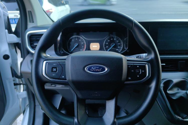 Used Ford Transit 2023 2.0T Gasoline Manual Multifunction Commercial Vehicle Short Wheelbase Low Roof 5/6 Seats Steering Wheel