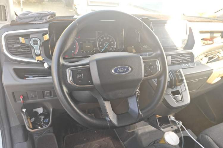 Used Ford Transit 2023 2.0T Diesel Automatic Multi-Function Commercial Vehicle Short Wheelbase Low Roof 5/6 Seats Steering Wheel