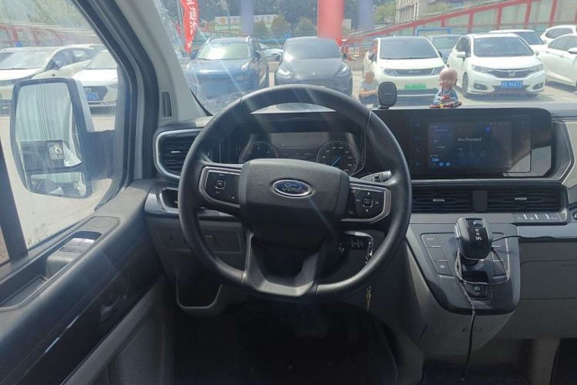 Used Ford Transit 2023 2.0T Diesel Automatic Commercial & Travel Model Mid-axle Medium Roof 7/8/9-Seater Steering Wheel