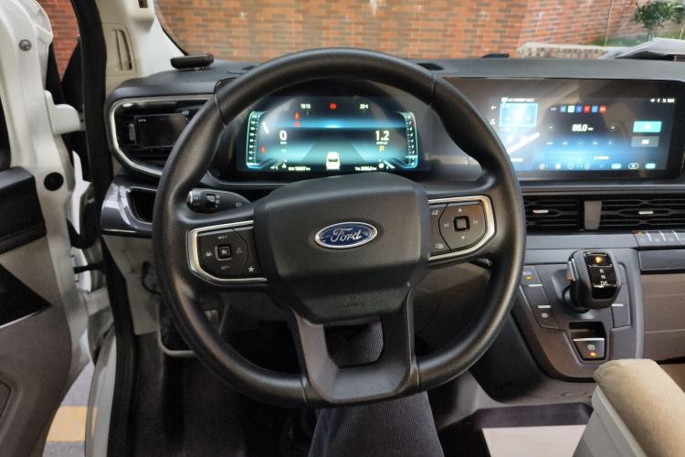 Used Ford Transit 2023 2.0T Gasoline Automatic Business & Travel Model Mid-axle Low-roof Design 7/8/9-Seater Steering Wheel