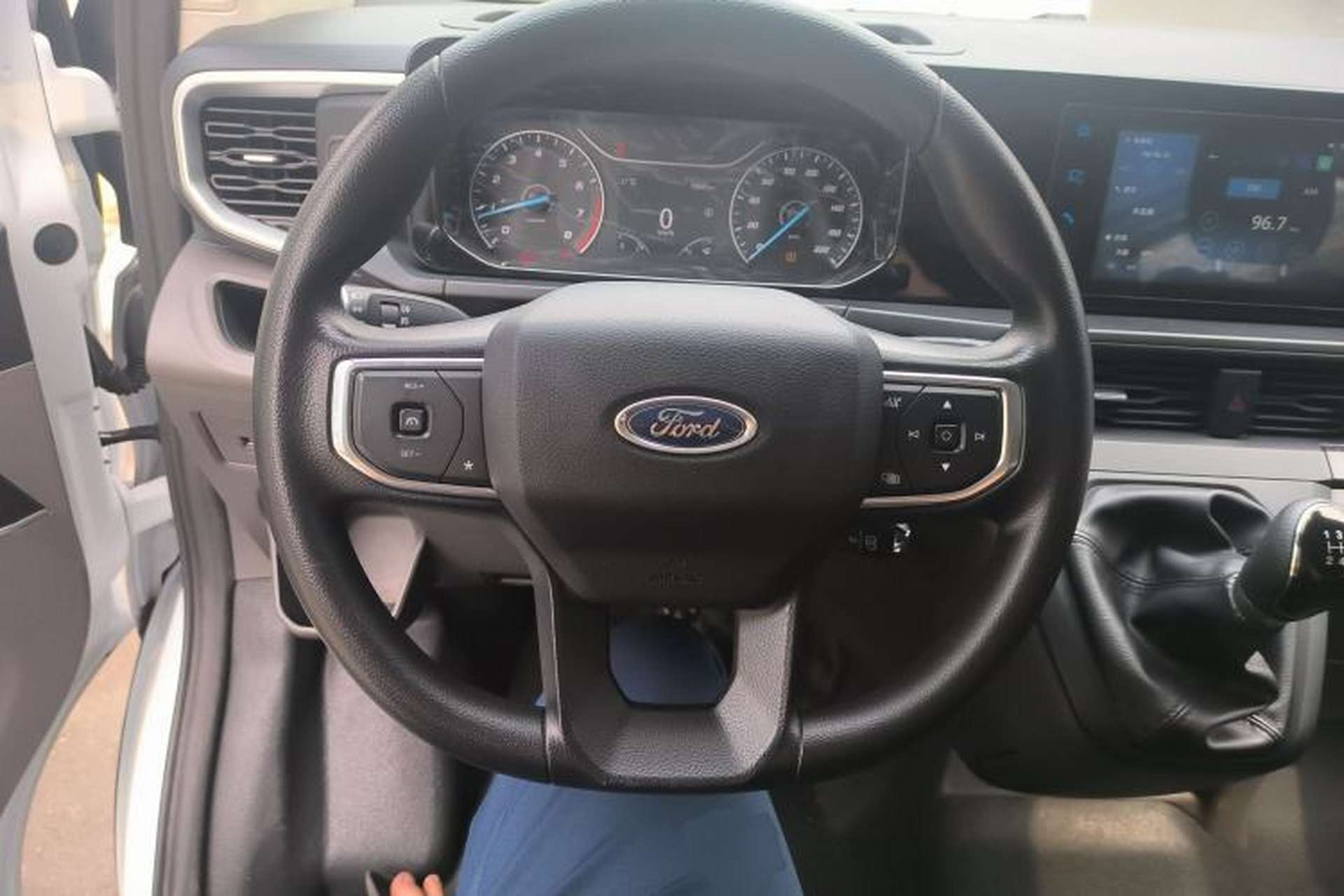 Used Ford Transit 2023 2.0T Gasoline Manual Multifunction Commercial Vehicle Short Wheelbase Low Roof 5/6 Seats Steering Wheel