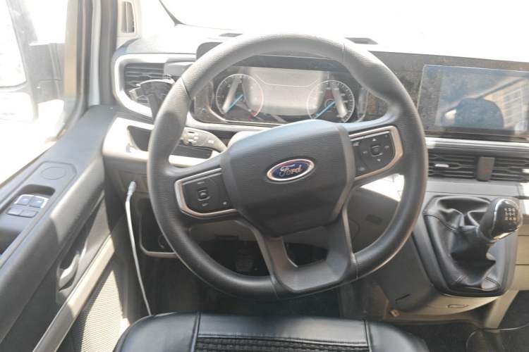 Used Ford Transit 2023 2.0T Diesel Manual Multifunction Commercial Vehicle Short Wheelbase Mid-Roof Design 5/6 Seats Steering Wheel