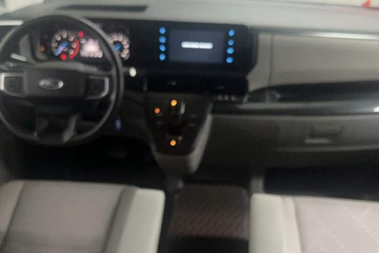 Used Ford Transit 2023 2.0T Diesel Automatic Commercial & Travel Model Mid-axle Medium Roof 7/8/9-Seater Steering Wheel