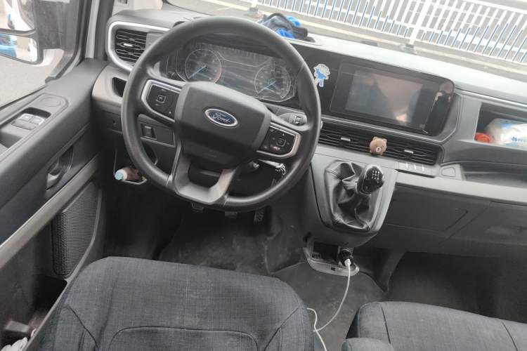 Used Ford Transit 2023 2.0T Diesel Manual Multifunction Commercial Vehicle Short Wheelbase Low Roof 5/6 Seats Steering Wheel