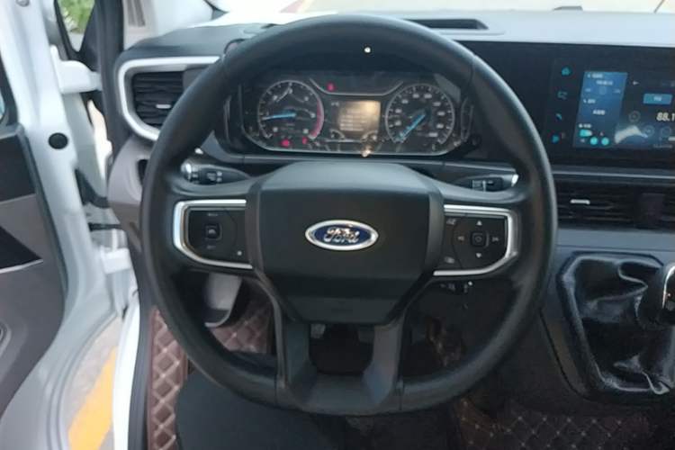 Used Ford Transit 2023 2.0T Diesel Manual Multifunction Commercial Vehicle Short Wheelbase Low Roof 5/6 Seats Steering Wheel