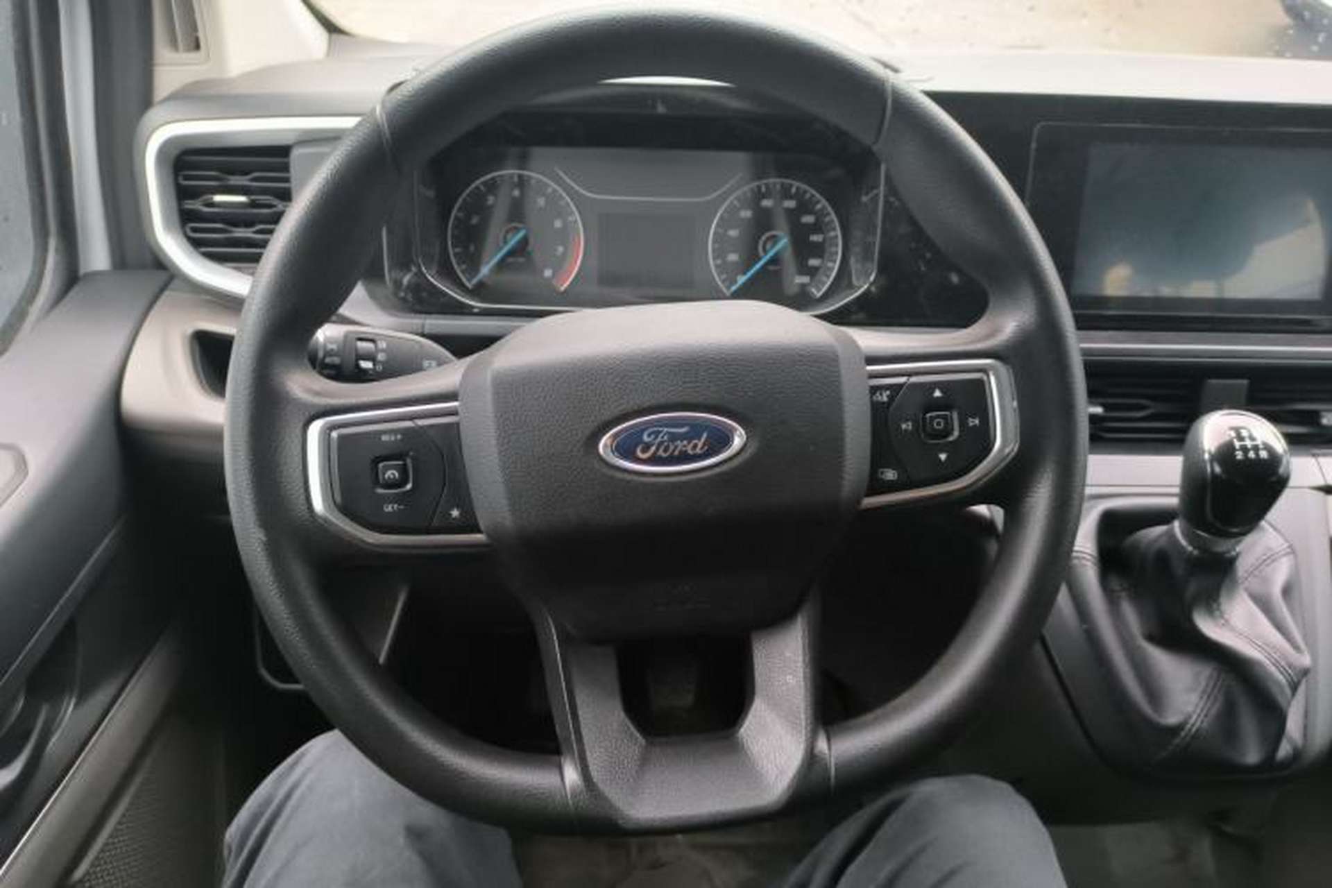 Used Ford Transit 2023 2.0T Gasoline Manual Multifunction Commercial Vehicle Short Wheelbase Low Roof 5/6 Seats Steering Wheel