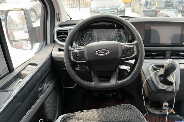 Used Ford Transit 2023 2.0T Gasoline Manual Multifunction Commercial Vehicle Short Wheelbase Low Roof 5/6 Seats Steering Wheel