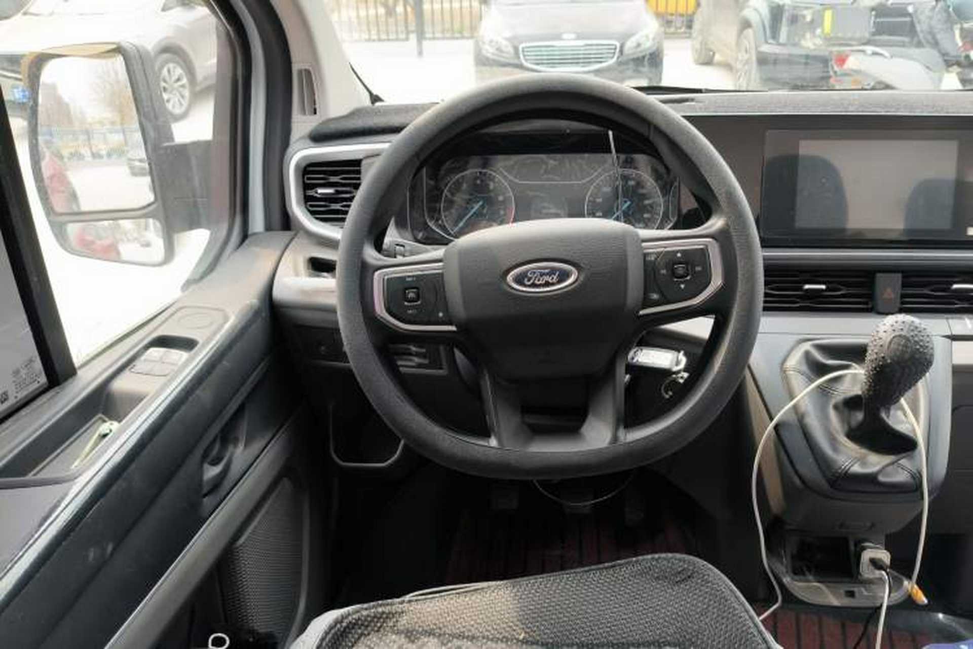 Used Ford Transit 2023 2.0T Gasoline Manual Multifunction Commercial Vehicle Short Wheelbase Low Roof 5/6 Seats Steering Wheel