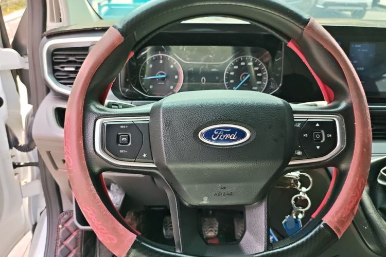 Used Ford Transit 2023 2.0T Diesel Manual Multifunction Commercial Vehicle Mid-axle Mid-roof 5/6 Seats Steering Wheel