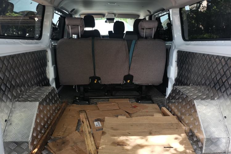 Used Ford Transit 2023 2.0T Diesel Manual Multifunction Commercial Vehicle Mid-axle Low-Roof Design 5/6 Seats Trunk