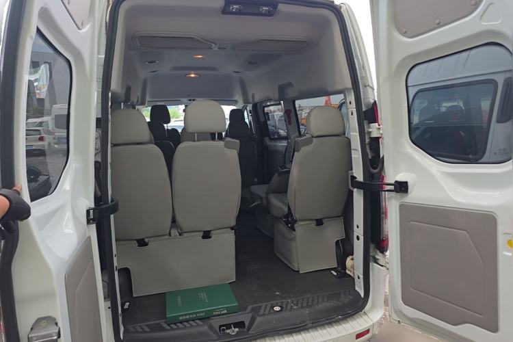 Used Ford Transit 2023 2.0T Diesel Automatic Commercial & Travel Version Mid-axle Medium Roof – Available in 10/11/12-Seater Configurations Trunk