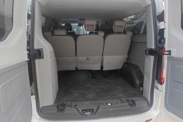 Used Ford Transit 2023 2.0T Diesel Automatic Commercial & Travel Version Mid-axle Low-roof Design 7/8/9-Seater Trunk