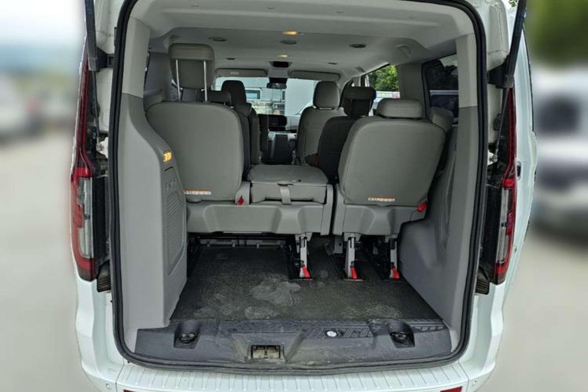 Used Ford Transit 2023 2.0T Diesel Automatic Commercial Van Short Wheelbase Low Roof—7/8/9-Seater Trunk