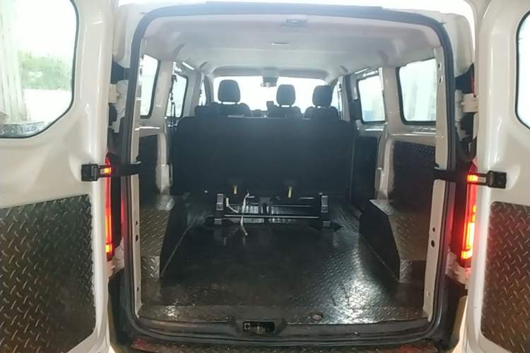 Used Ford Transit 2023 2.0T Diesel Manual Multifunction Commercial Vehicle Short Wheelbase Low Roof 5/6 Seats Trunk
