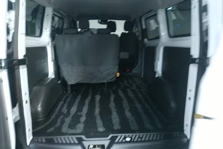 Used Ford Transit 2023 2.0T Diesel Manual Multifunction Commercial Vehicle Short Wheelbase Low Roof 5/6 Seats Trunk