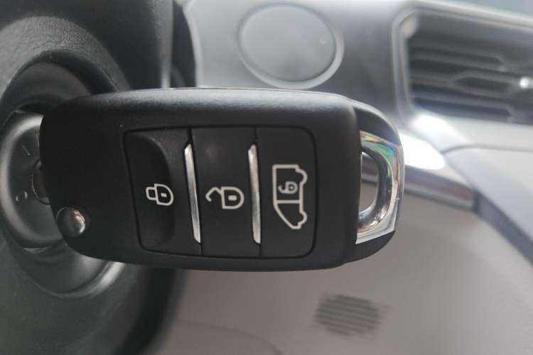 Used Ford Transit 2023 2.0T Diesel Automatic Commercial & Travel Version Mid-axle Low-roof Design 7/8/9-Seater Vehicle Key