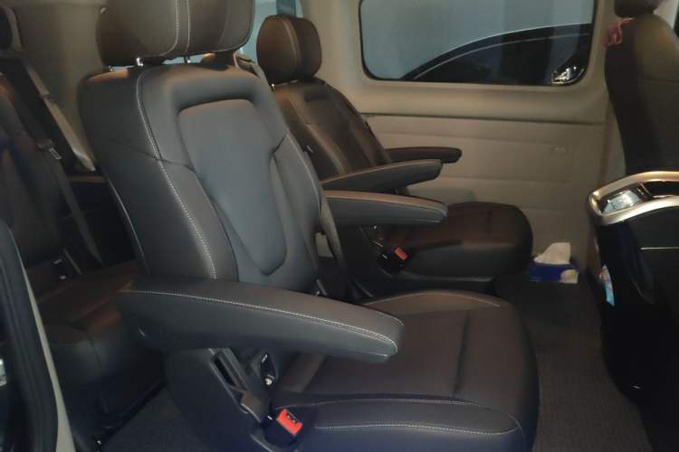 Used Ford Transit 2024 2.0T Gasoline Automatic Mid-Drive Mid-Roof Business-Class Bus Luxury Version with 7/8/9 Seats Left Rear Seat