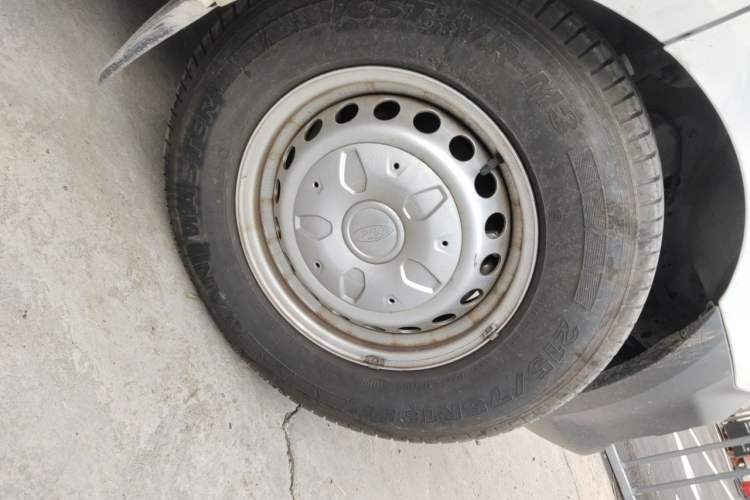 Used Ford Transit  Right Front Wheel Hub
