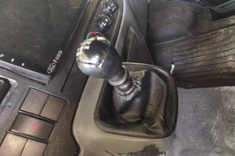 Used Ford Transit Custom 2009 2.4T Diesel Standard Version Long Wheelbase Mid-Roof China III Standard Gear Lever
