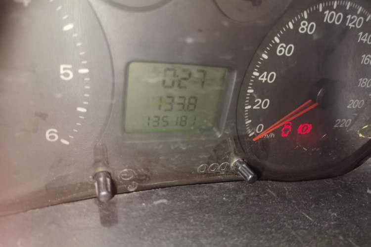 Used Ford Transit Custom 2009 2.4T Diesel Standard Version Long Wheelbase Mid-Roof China III Standard Odometer Close Up