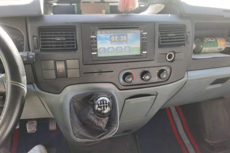 Used Ford Transit Custom 2009 2.4T Diesel Standard Version Short Wheelbase Mid-Roof China Stage III Audio And AC Panel