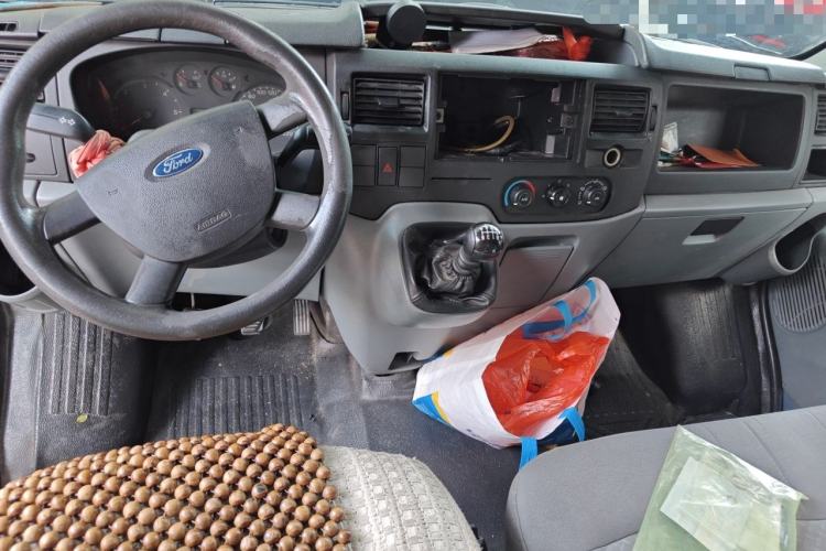 Used Ford Transit Custom 2009 2.4T Diesel Standard Version Short Wheelbase Low Roof China III Standard Center Console