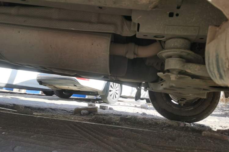 Used Ford Transit Custom 2009 2.4T Diesel Standard Version Short Wheelbase Mid-Roof China Stage III Chassis Front Right